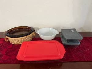 lot 142 image: Pyrex