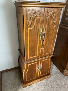 lot 146 image: SewingCrafts Cabinet
