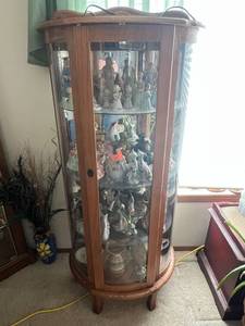 lot 168 image: Curved Lighted Curio Cabinet with Glass Shelves & Mirrored Back