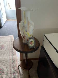 lot 179 image: Plant Stand & Vase