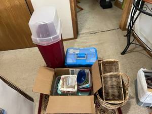 lot 206 image: Storage Containers & Baskets