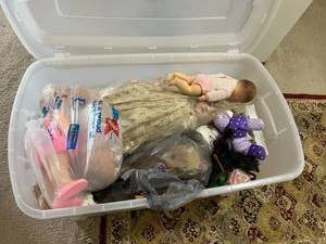 lot 211 image: Tote Full of Dolls
