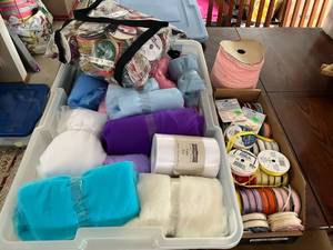lot 219 image: Crafting Supplies
