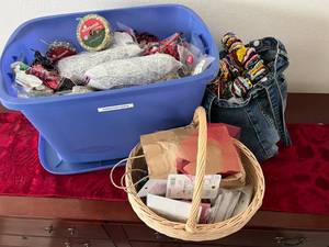 lot 225 image: Craft Supplies