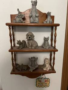 lot 257 image: Wall Shelf & Contents