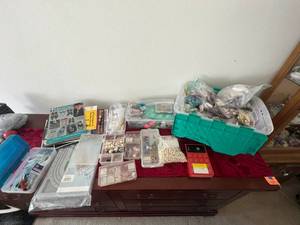 lot 266 image: Jewelry Making Supplies