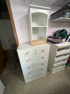 lot 280 image: Dresser & Night Stand