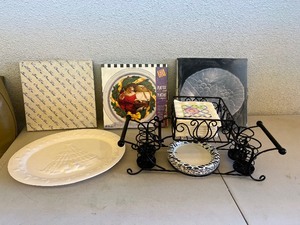 lot 296 image: Serving Platters & Serving Organizer