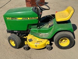 lot 2 image: John Deere 165 Hydraulic Lawn Tractor