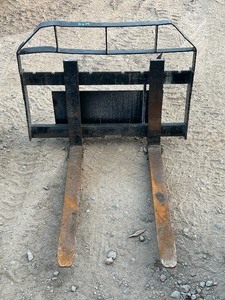 lot 5 image: Commercial Toro Dingo Pallet Forks