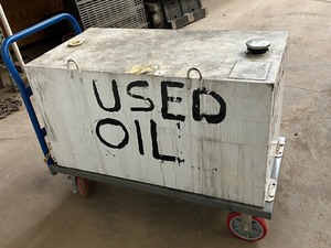 lot 11 image: Used Oil Bulk Tank With Cart