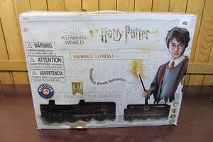 lot 48 image: Harry Potter - Hogwarts Express I Train Set - 37 Pieces