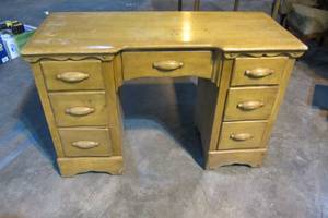Wood Desk With Seven Drawers