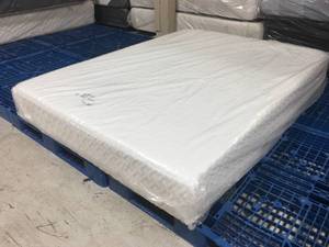 lot 4 image: Brand New Sound Sleep 10 Firm Memory Foam Quilted Top Queen Mattress