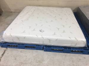 lot 14 image: Brand New Bamboo Cool Gel Cover 10 Firm Memory Foam King Mattress