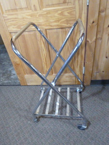 lot 37 image: Hamper Cart