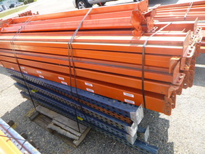 lot 4 image: Pallet Racking