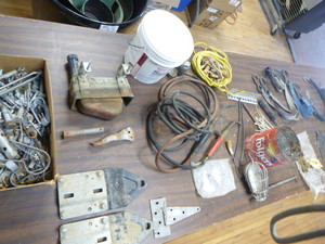 lot 56 image: Garage Items