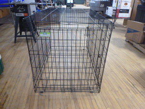 lot 70 image: Top Pay Wire Dog Kennel
