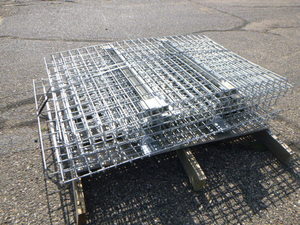 lot 13 image: Wire Racks