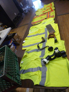 lot 90 image: 5 Neon Safety Vests