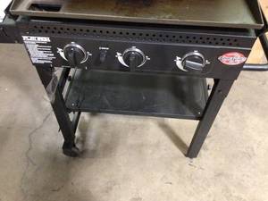 Char-Griller Flat Iron 3-Burner Outdoor Griddle Gas Grill with Lid in Black  Customer Returns See Pictures