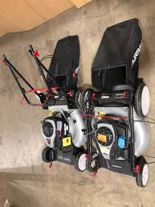 lot 5 image: 2 Lots of Murray 22 in. 140 cc Briggs & Stratton Walk Behind Gas Self-Propelled Lawn Mower with Front Wheel Drive and Bagger  Customer Returns See Pictures