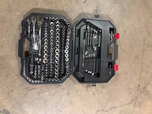 lot 18 image: Husky Mechanics Tool Set (194-Piece)   Customer Returns See Picutures