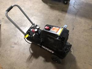 lot 40 image: Husky 8G 150 PSI Hotdog Air Compressor  Customer Returns See Picutures