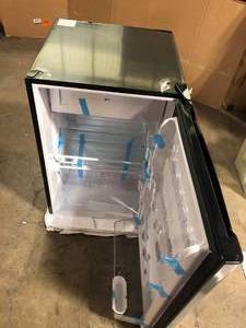 lot 49 image: 4.5 cu. Ft. Magic Chef Compact Mini Fidge  Customer Returns See Picutures