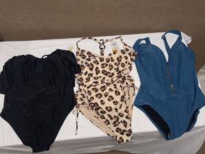 lot 26 image: 3 NEW WOMENS ONE PIECE SWIMWEAR SIZE LARGE
