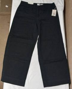 lot 30 image: 2 NEW SIZE 8 WOMENS PANTS