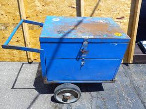 lot 46 image: METAL ROLLING TOOL CARTTOOLBOX