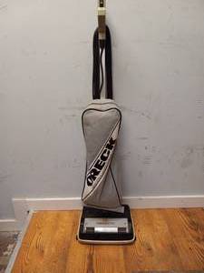 lot 51 image: ORECK XL VACUUM CLEANER