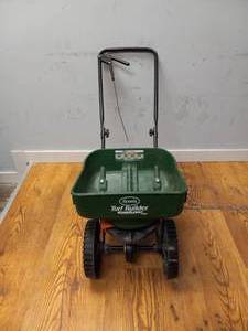 lot 66 image: SCOTTS TURF BUILDER SPREADER
