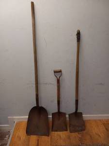 lot 81 image: 3 SHOVELS