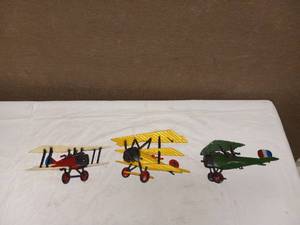 lot 73 image: VINTAGE 1975 HOMCO SET OF 3 AIRPLANES CAST IRON