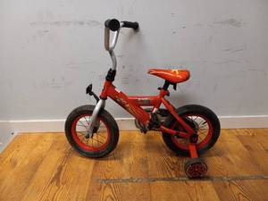 lot 97 image: HUFFY DISNEY PIXAR CARS BIKE