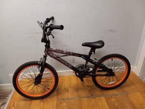 lot 107 image: 20 REALTREE BMX CAMOUFLAGE BIKE