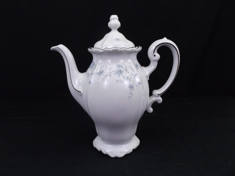 Johann haviland 2024 blue garland teapot