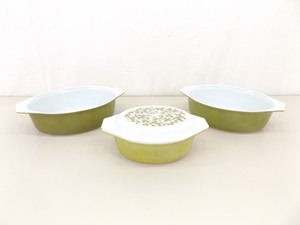 lot 14 image: Lot of Vintage 4 Piece Pyrex Olive Leaf etc. Bowls