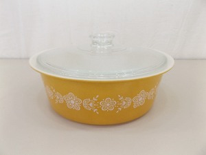 lot 16 image: Lot of Vintage 3 Piece Pyrex Big Bertha Gold Butterfly Covered Casserole Dish