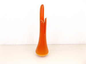 lot 21 image: Large Vintage 23.5 Orange Slag Glass Lava Vase