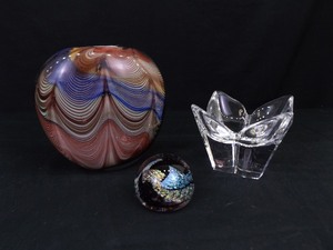 lot 22 image: Lot of Orrefors etc. and Art Glass Vases