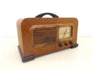 lot 28 image: Vintage WORKING Philco Wood Radio Model 41-221 in EXCELLENT Condition