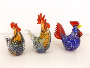 lot 48 image: 3 Large Glass Lennox etc. Hens and Rooster
