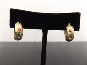 lot 58 image: 14k Yellow Gold Colored Flower Enamel Hook Latch Earrings