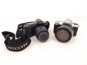 lot 99 image: 2 Vintage Film Cameras