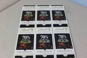 6 x Bars of Lindt 70% Cocoa Dark Chocolate Bars Best By 3312023