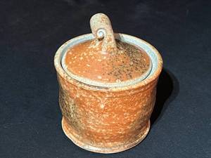 lot 87 image: Jo Severson Studio Pottery - Jar with Cover